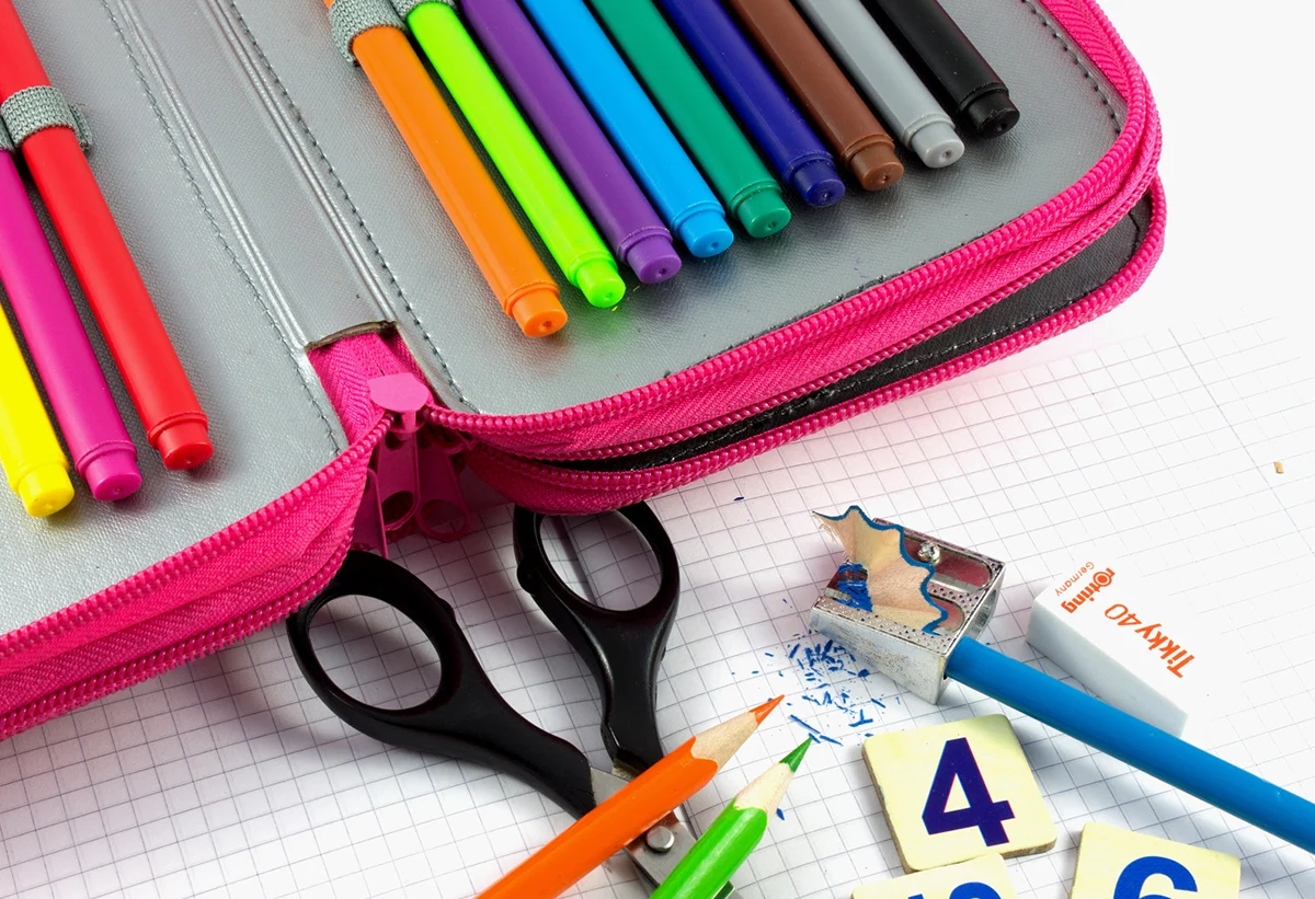 အလွှာသုံးလွှာရှိ Pencil Case ( Ballpoint Pen ၊ Water Pen အပါအဝင် ) လက်ရေးများကို ဘယ်လိုဆေးကြောမလဲ။
