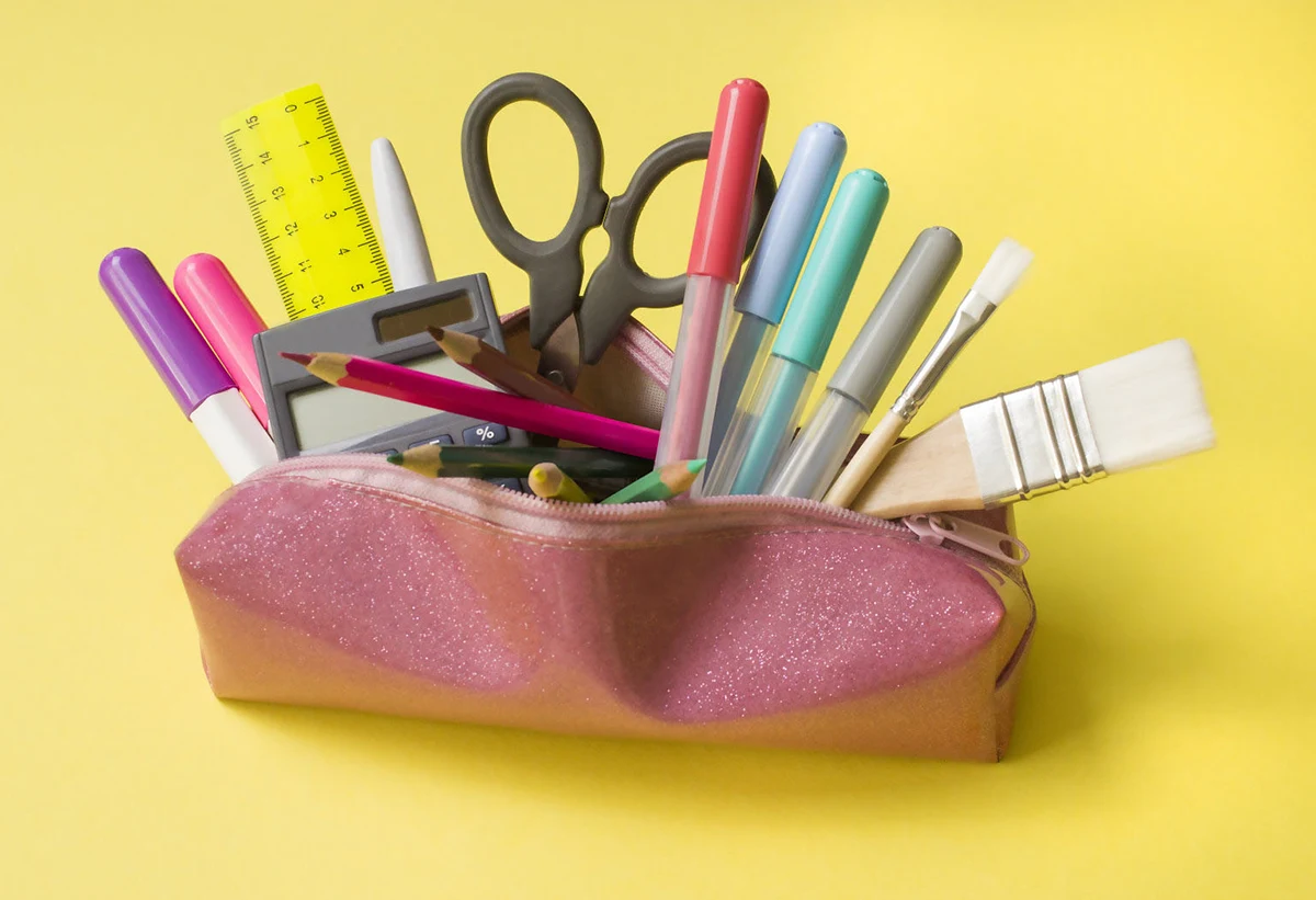 Leather Pencil Case တွင် ရိုက်နှိပ်ထားသော လက်ရေးမူကို ဖယ်ရှားနည်း။